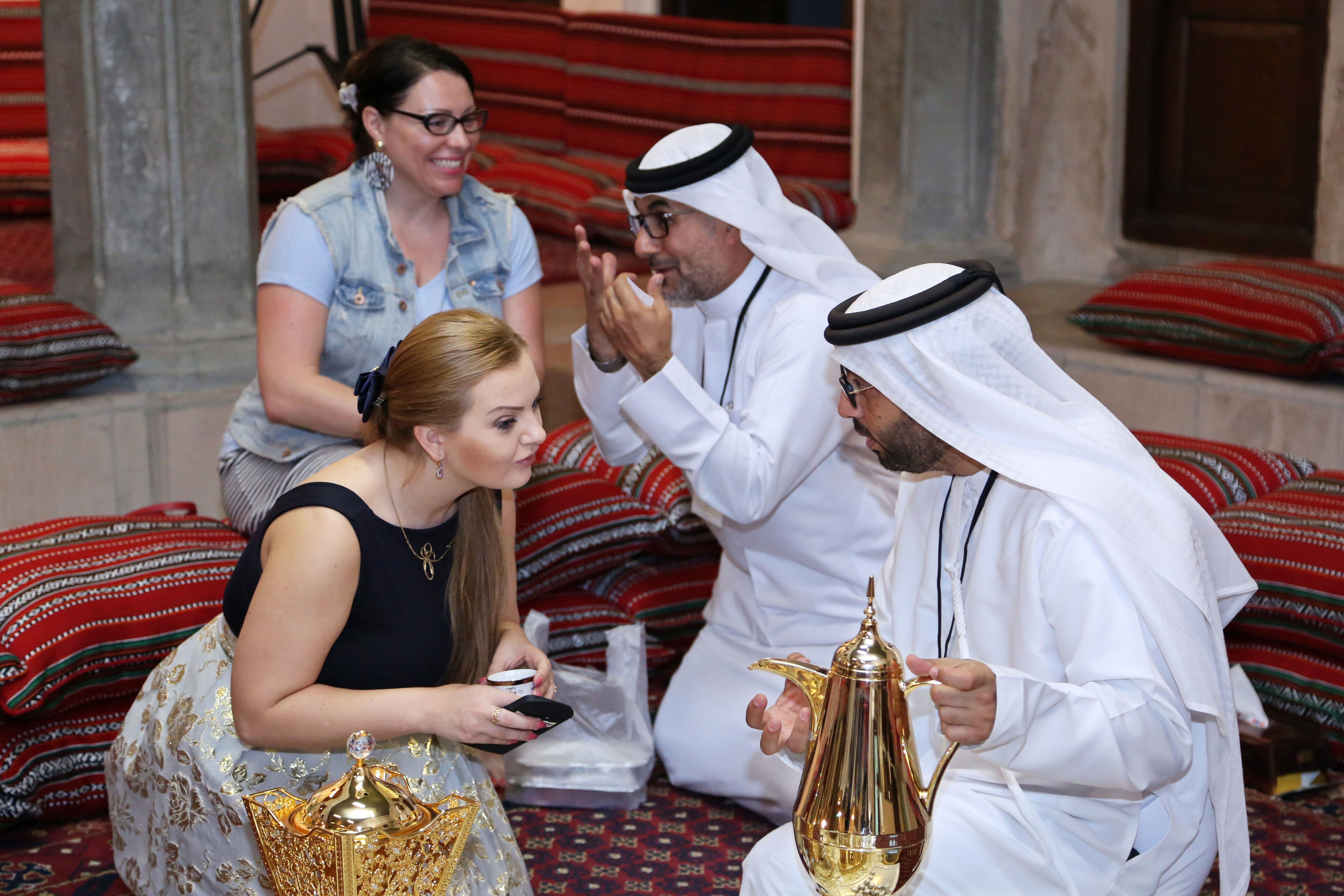 Невеста шейха читать. Наложницы шейха Дубая. Гарем шейха. Гарем Эмира Дубая.